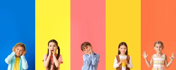 色の背景に小さな子供のグループ — ストック写真