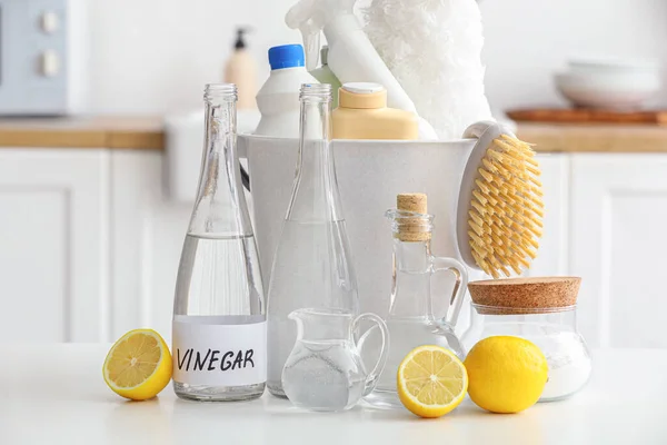 Bottles Vinegar Baking Soda Lemons Brush Detergents Table — Stock Photo, Image