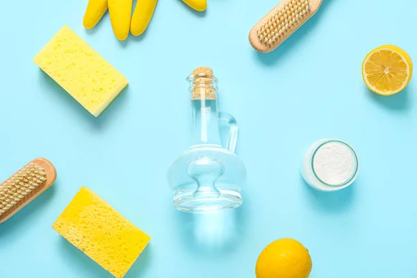 Jug Vinegar Baking Soda Brushes Sponges Lemons Color Background — Stock Photo, Image