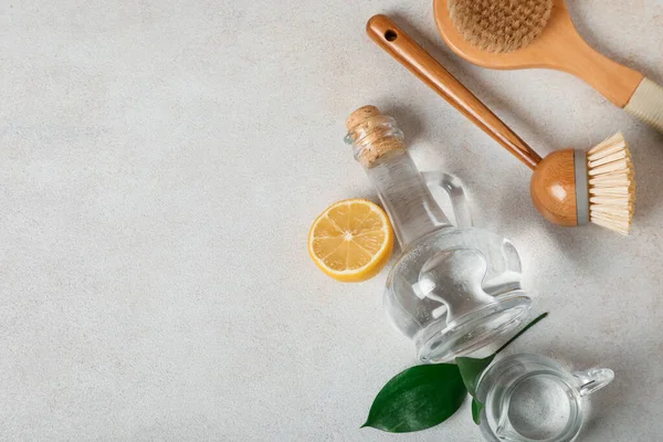 Jugs Vinegar Brushes Lemon Light Background — Stock Photo, Image