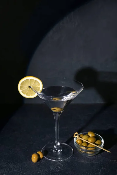 Glass Tasty Martini Lemon Slice Green Olives Dark Background — Stock Photo, Image