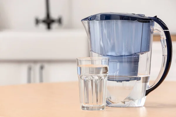 Glass Pure Water Filter Jug Wooden Table Kitchen — Stock Photo, Image