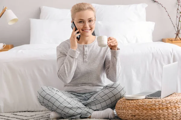 Young Woman Cup Coffee Talking Mobile Phone Bedroom — Stock Photo, Image