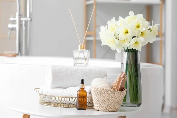 Bathing Supplies Bouquet Flowers Table — Stock Photo, Image