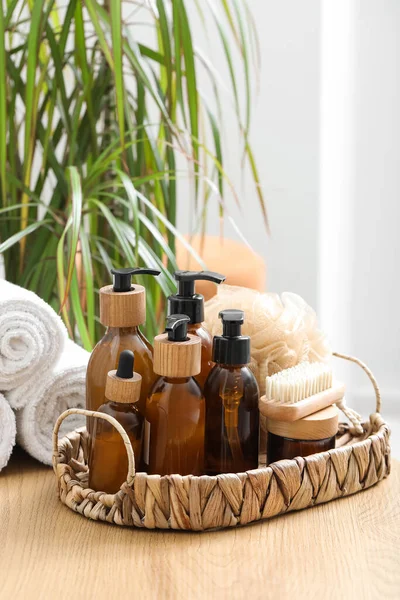 Wicker Tray Bathing Supplies Towels Table — Stock Photo, Image