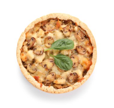 Beyaz arka planda ıspanak yapraklı mantar turtası