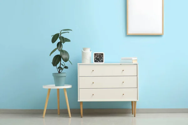 Stylish White Chest Drawers Clock Houseplant Stool Blue Wall — Stock Photo, Image