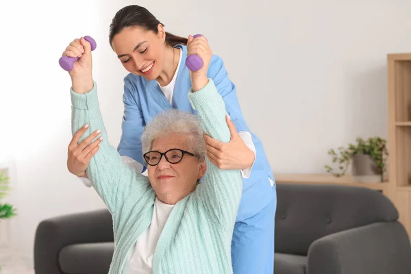 Young Caregiver Senior Woman Training Dumbbells Home — Stock Photo, Image