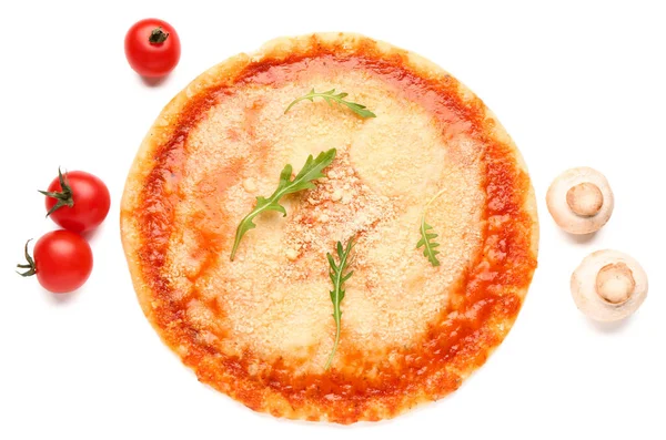 白を基調にしたパルメザンチーズと具材が美味しいピザ — ストック写真