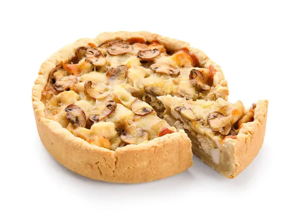 Beyaz arkaplanda mantarlı turta