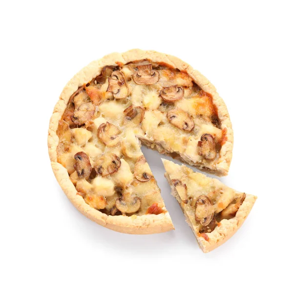 Beyaz arkaplanda mantarlı turta