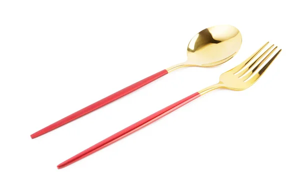 金色勺子和叉子 白色背景上有红色把手 — 图库照片