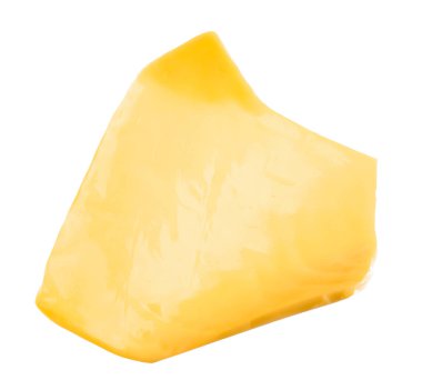 Beyaz arka planda izole edilmiş lezzetli işlenmiş peynir dilimi