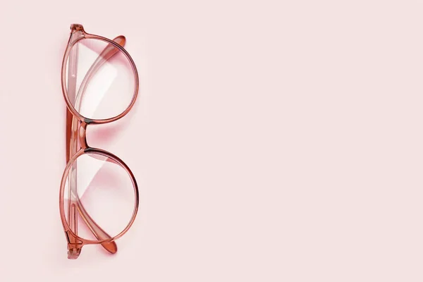 Stílusos Szemüveg Halvány Rózsaszín Háttér — Stock Fotó