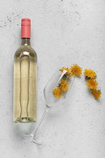 Bottle Glass Dandelion Wine White Background — Stock Photo, Image