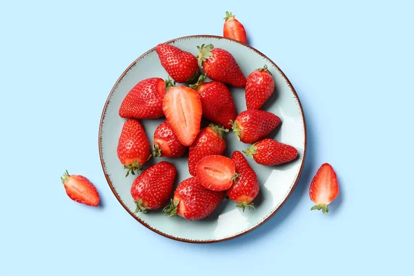 Plate Fresh Strawberries Blue Background — Stock Photo, Image