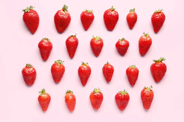 Frische Erdbeeren Auf Rosa Hintergrund — Stockfoto