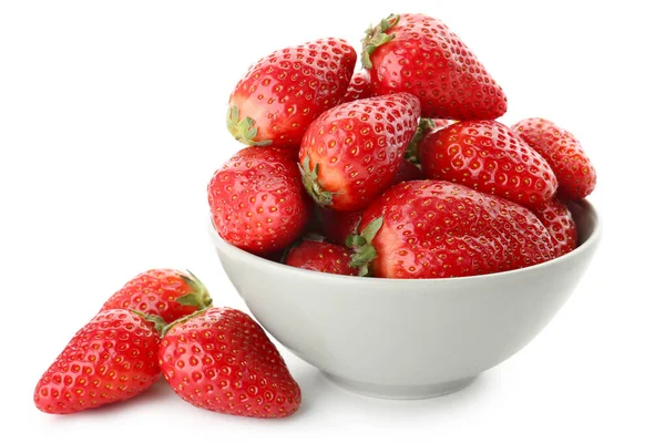 Schüssel Mit Frischen Erdbeeren Auf Weißem Hintergrund — Stockfoto