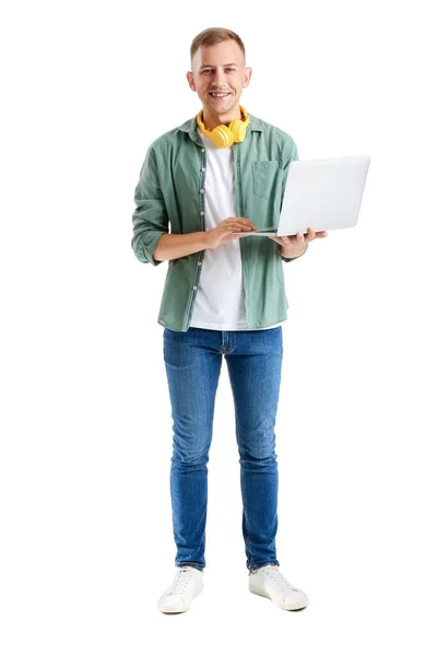 Jovem Com Fones Ouvido Laptop Estudando Line Fundo Branco — Fotografia de Stock