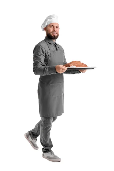Männlicher Bäcker Hält Tablett Mit Roggenbrot Auf Weißem Hintergrund — Stockfoto