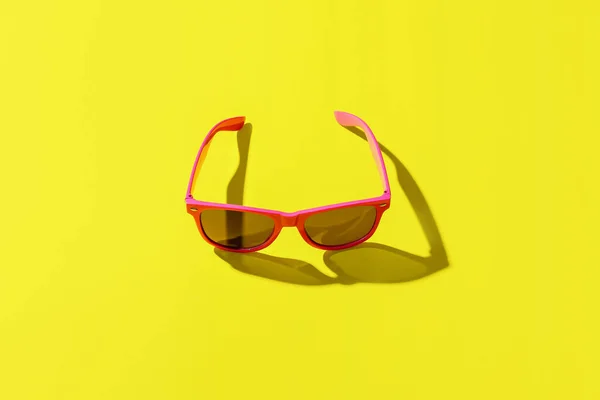 Růžové Sluneční Brýle Žlutém Pozadí — Stock fotografie
