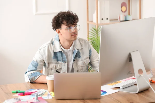 Male Graphic Designer Working Computer Office — Stock Photo, Image