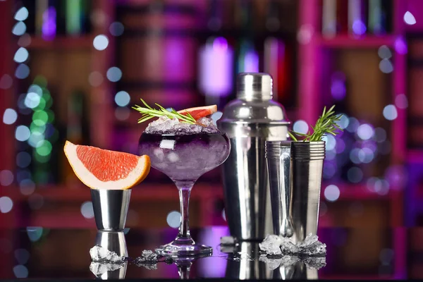 Glass Purple Gin Tonic Bartender Equipment Grapefruit Rosemary Table Bar — Stock Photo, Image