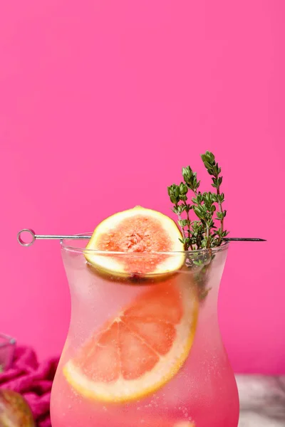 Fresh Summer Cocktail Fig Grapefruit Thyme Pink Wall — Stock Photo, Image