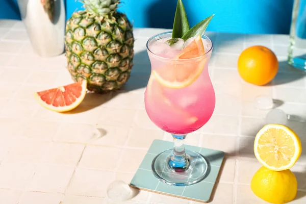 Fresh Summer Cocktail Grapefruit Tile Table Blue Wall — Stock Photo, Image