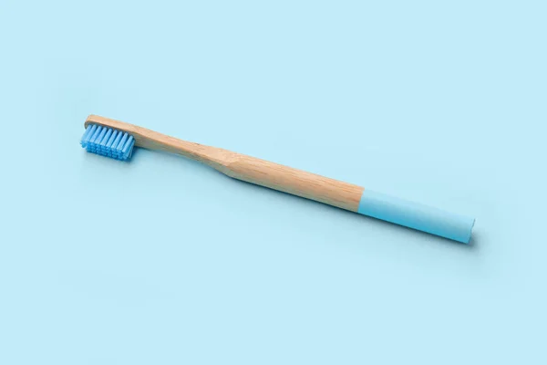 Бамбукова Зубна Щітка Синьому Фоні — стокове фото
