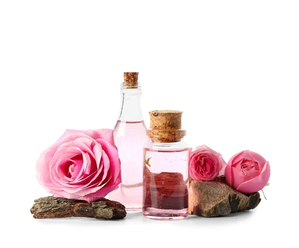 Bottiglie Olio Cosmetico Con Estratto Rosa Fiori Sfondo Bianco — Foto Stock