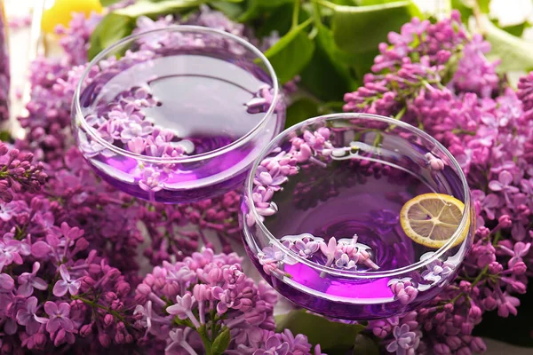 Composition Glasses Cocktail Beautiful Lilac Flowers Closeup — Stock Photo, Image