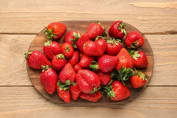 Board Fresh Strawberries Wooden Background — Stock Photo, Image