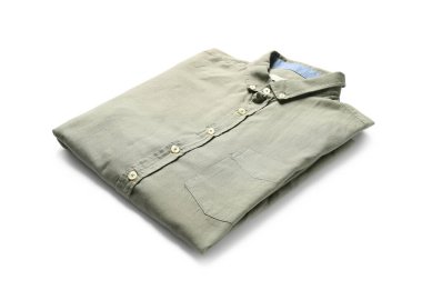 yeşil gömlek beyaz arkaplanda izole