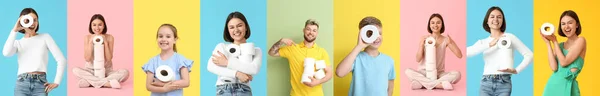 Renkli Arka Planda Tuvalet Kağıdı Olan Bir Grup Insan — Stok fotoğraf