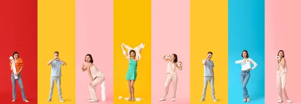 Set Von Menschen Mit Rollen Toilettenpapier Auf Farbigem Hintergrund — Stockfoto