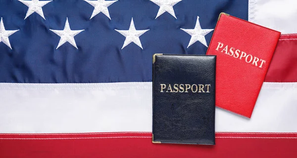 Paspoorten Amerikaanse Vlag Immigrantenconcept — Stockfoto