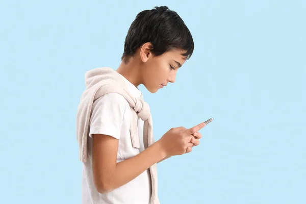 Little Boy Using Mobile Phone Blue Background — Fotografia de Stock