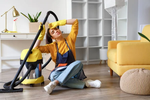Tired Young Woman Hoovering Floor Her House — Stock Photo, Image