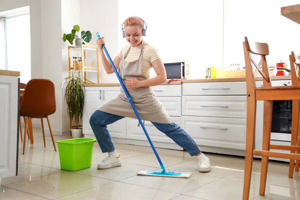Young Woman Headphones Mopping Floor Kitchen — Stock Photo, Image