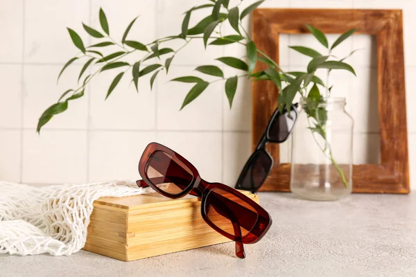 Sunglasses Wooden Box String Bag Grunge Table Closeup — Stock Photo, Image