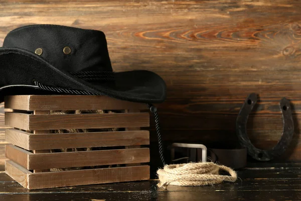 Chapéu Cowboy Ferradura Laço Sobre Fundo Madeira — Fotografia de Stock