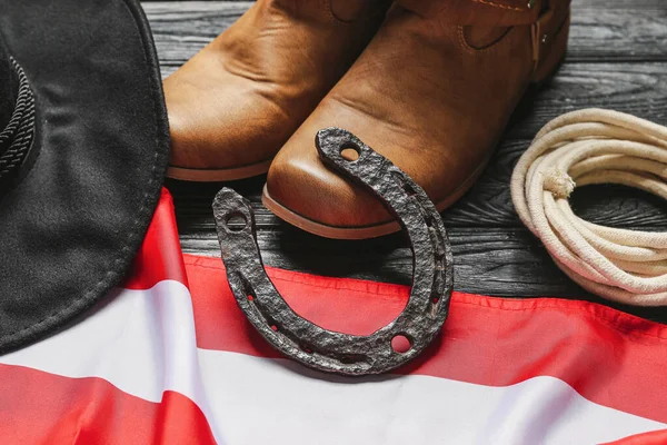 Composição Com Diferentes Acessórios Cowboy Bandeira Dos Eua Fundo Madeira — Fotografia de Stock