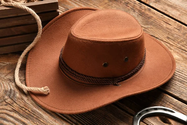 Cowboyhoed Lasso Hoefijzer Houten Ondergrond — Stockfoto