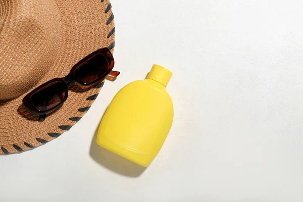 Creative Composition Sunscreen Cream Summer Hat Sunglasses White Background — Stock Photo, Image