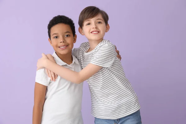 Cute Little Boys Hugging Lilac Background — Stock Photo, Image