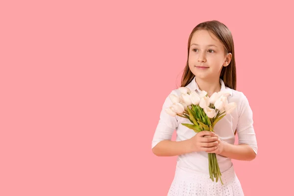 Маленька Дівчинка Тюльпаном Рожевому Фоні Дитячий День — стокове фото