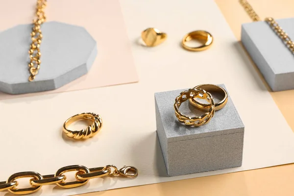 Decorative Podiums Rings Bracelets Color Background — Stock Photo, Image