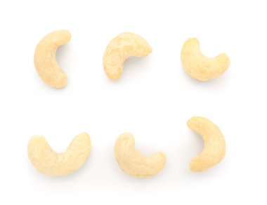 Beyaz arka plan üzerinde izole lezzetli kaju fıstığı