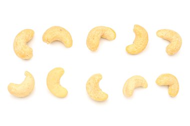 Beyaz arka plan üzerinde izole lezzetli kaju fıstığı